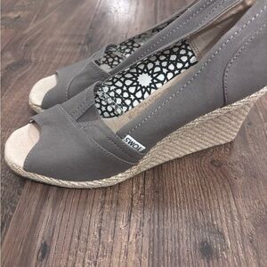 TOMS Women's Wedge Sandal